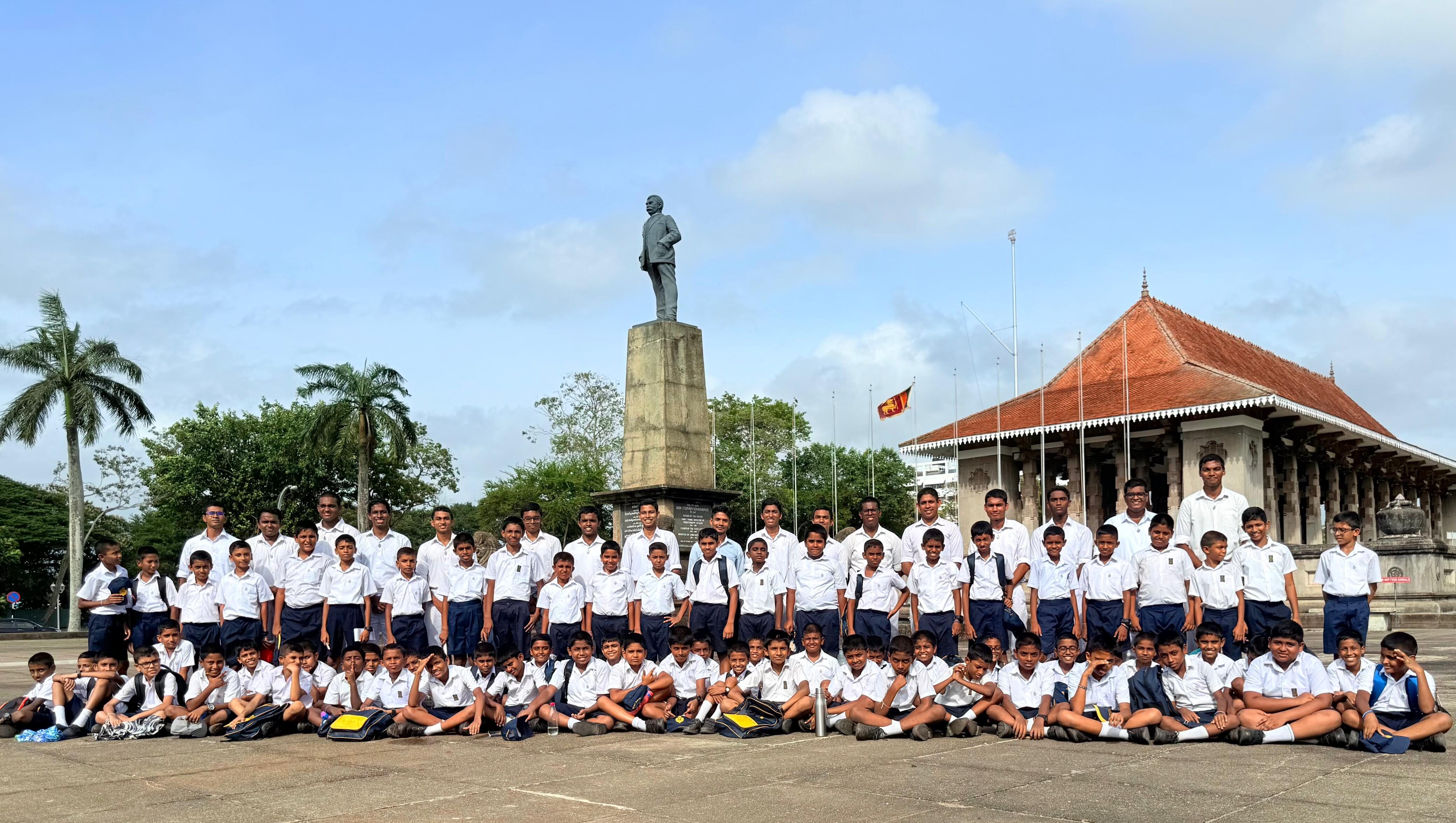 day 1 of grade 6 hostellers city tour visit to independence square